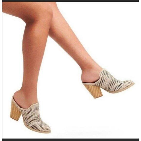 DV Dolce Vita Kenli Perforated Mules Size 8.5 - Picture 1 of 6